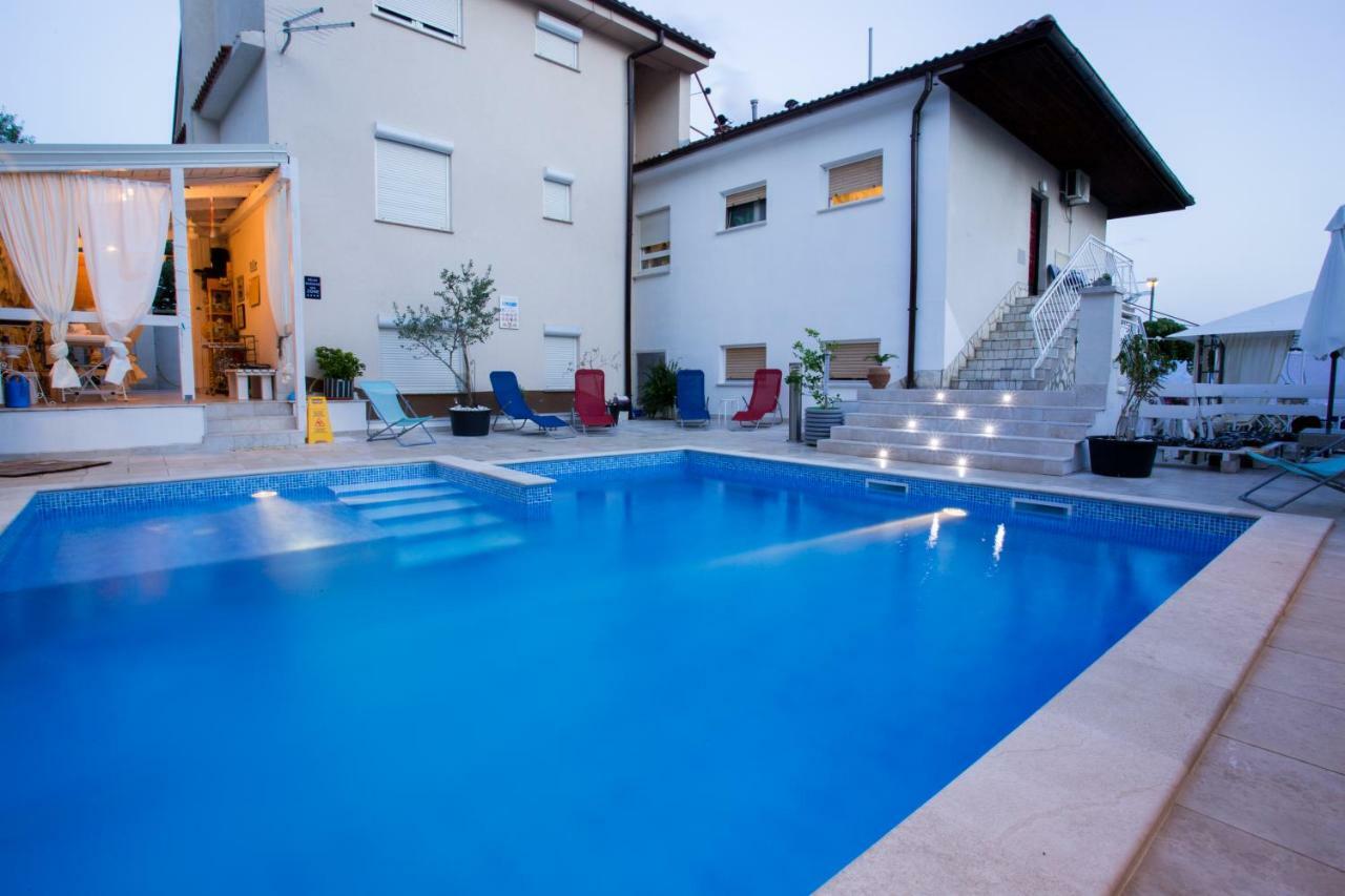 Family Apartments Svob With Pool Novi Vinodolski Exterior foto