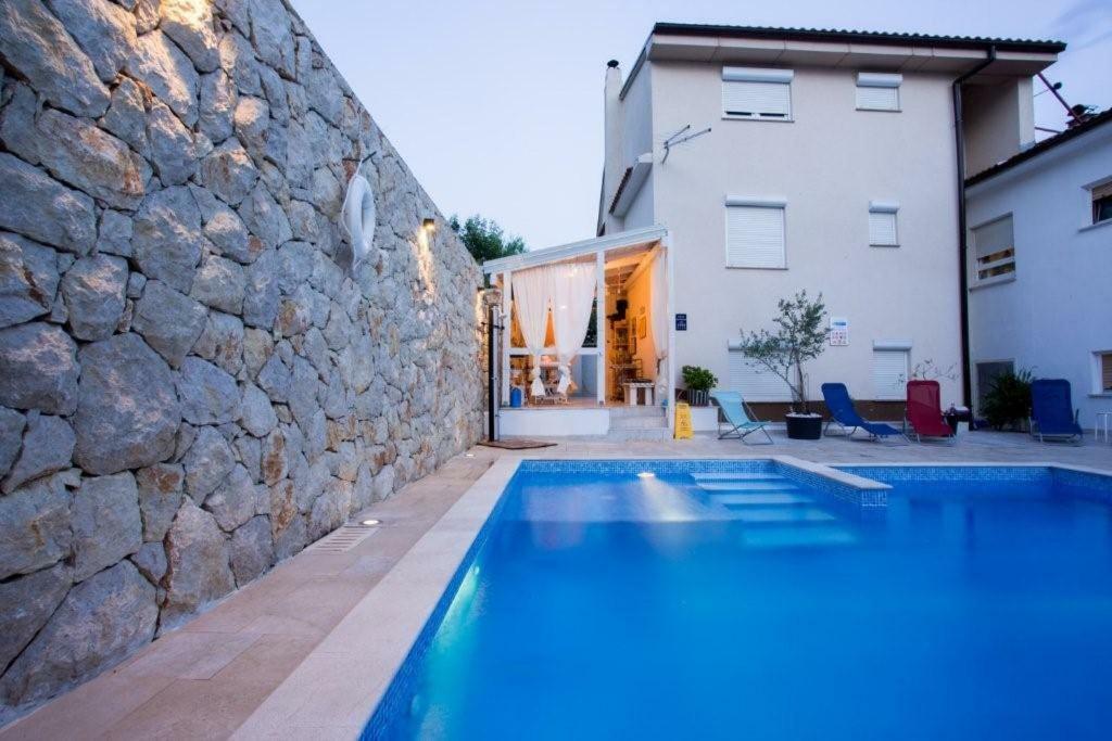 Family Apartments Svob With Pool Novi Vinodolski Exterior foto